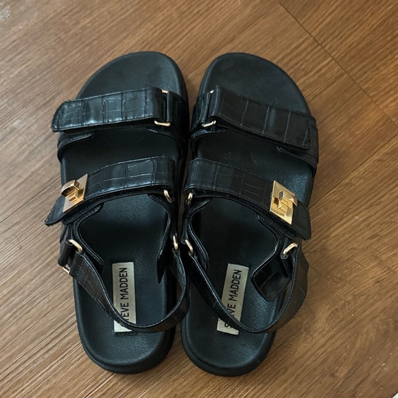 Steve Madden Shoes - Steve Madden Black Mona platform sandal